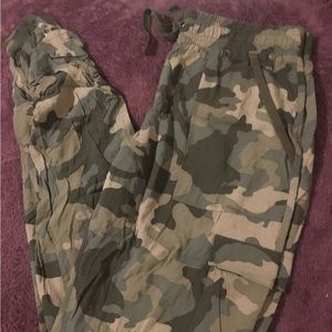 NWOT Hippy Rose CAMOUFLAGE Stretchy Leggings